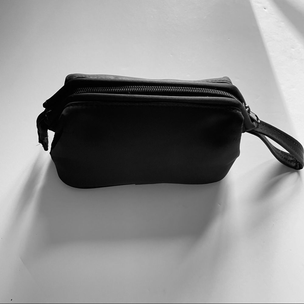 BLACK NYLON DELTA TRAVEL LINE POUCH NEW